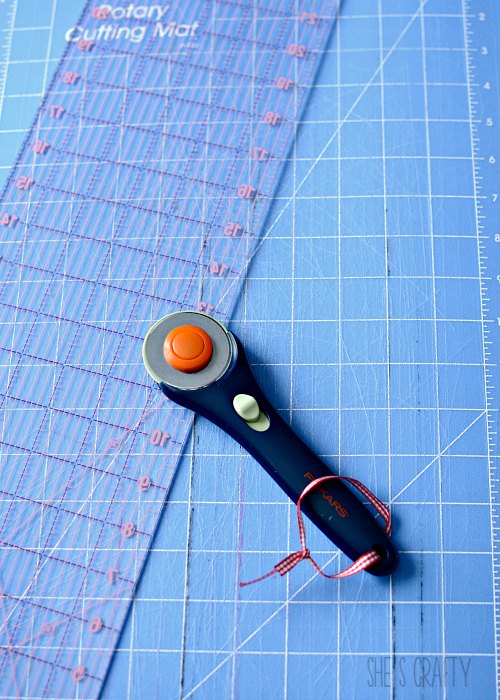 self healing mat, rotary cutter, how to cut fabric straight