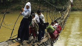 أخطر الطرق التي يسلكها الطلاب إلى مدارسهم في العالم