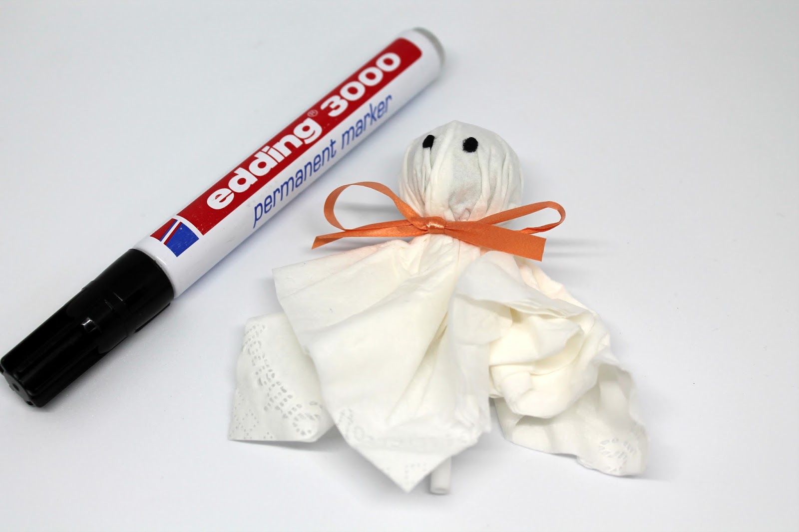 DIY Lolly Geister - ♡ Süßes sonst gibt es saures! Mit dieser Bastelidee