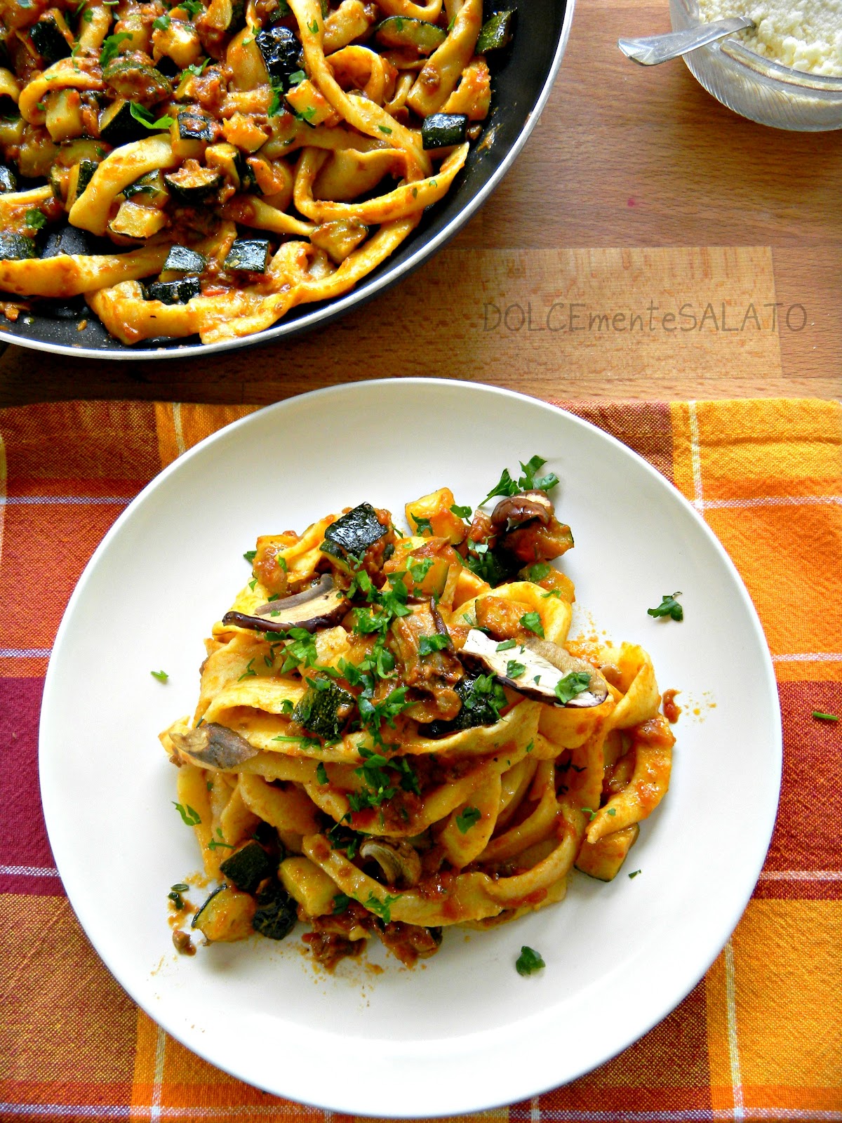 DOLCEmente SALATO Pasta con zucchine e sugo ai porcini