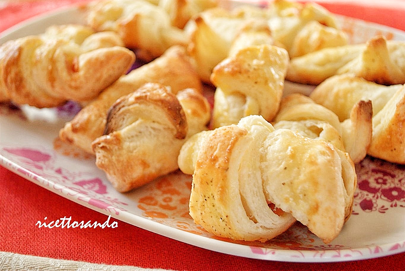 brioches salate di finta sfoglia