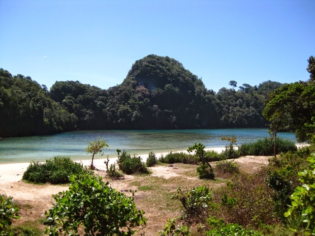 Paket Wisata Pulau Sempu - bromotravelguide.blogspot.com Paket Wisata Pulau Sempu - bromotravelguide.blogspot.com