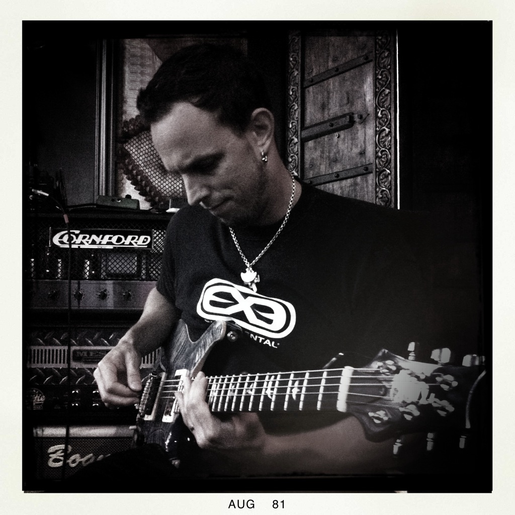 Музыка mark music records. Tremonti Guitars. Гитара марка Тремонти. Mark Tremonti wife.