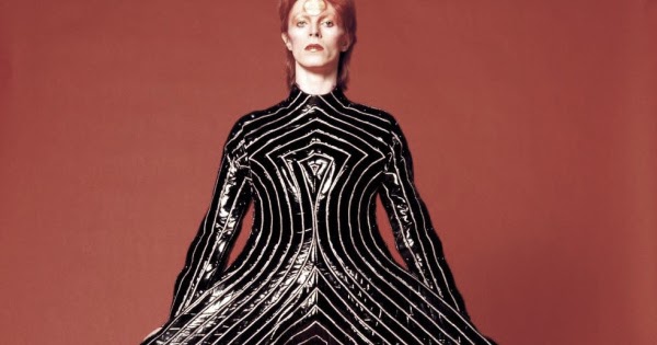 Pictures of David Bowie as Ziggy Stardust in the 1970s ~ Vintage Everyday