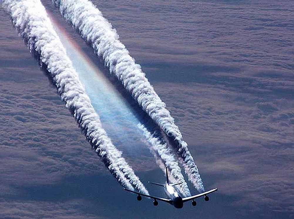 AIRCRAFT CHEMTRAILS CHEMICALS IN THE ATMOSPHERE.