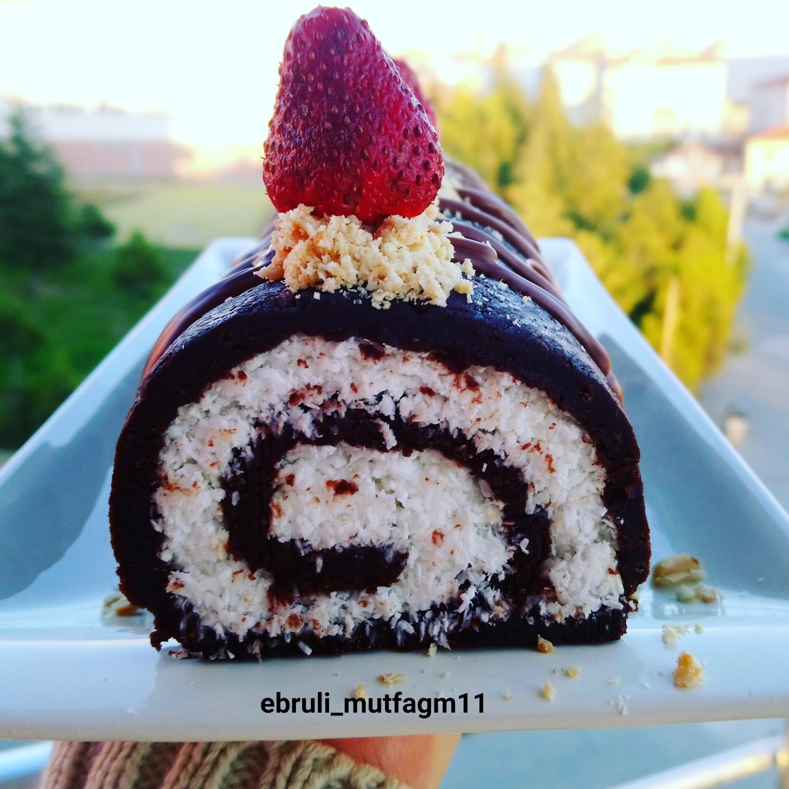 Ebrunun Mutfak Becerileri BİSKÜVİLİ RULO PASTA