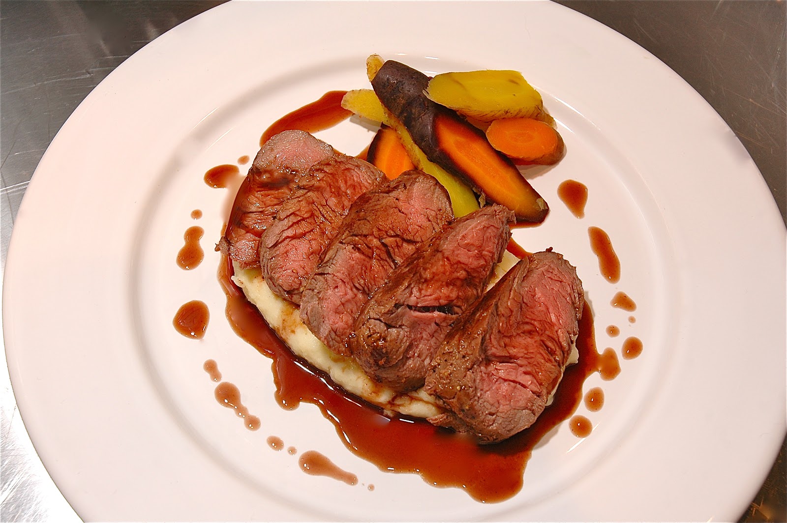 nueva cocina Fillet Steak, Horseradish Mash, Red Wine Jus