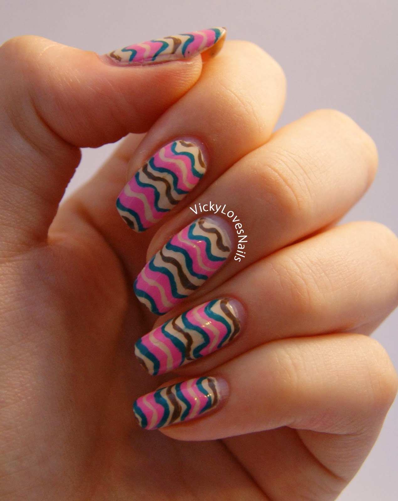 Vicky Loves Nails! Wavy Lines