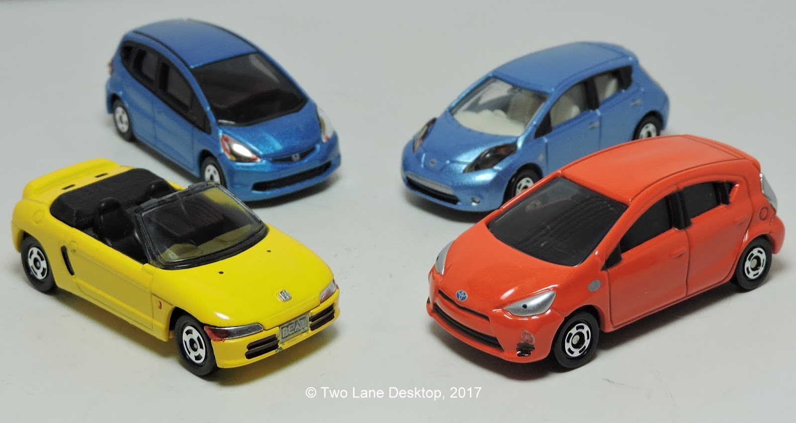 tomica toyota aqua