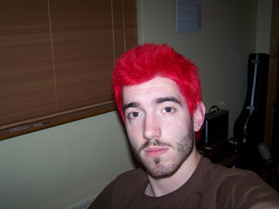 Сын покрасил волосы в красный цвет