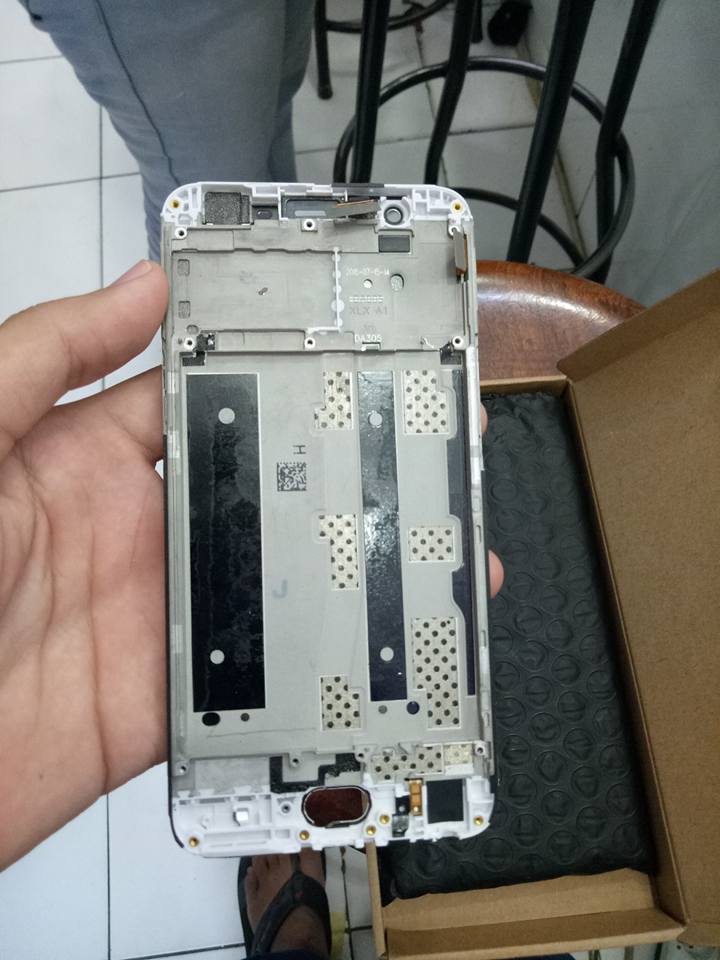 Biaya Ganti LCD Oppo F1S Yang Pecah Karena Jatuh