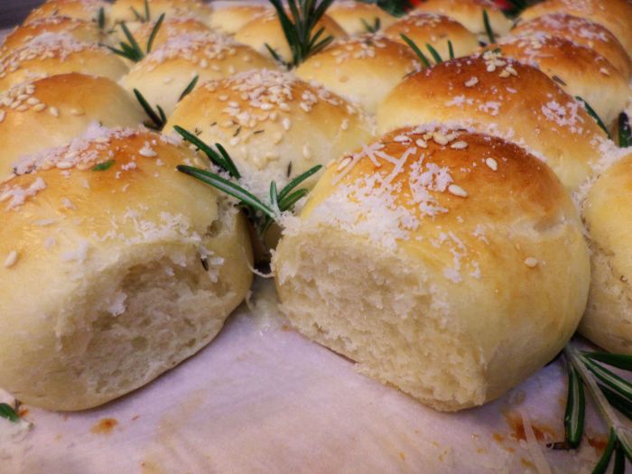 Cheesy Quick Christmas Dinner Rolls Inji's kitchen