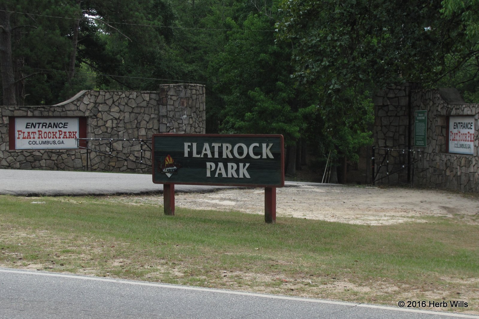 Trouble Afoot! TottenLancaster and Kilgallen run flat out at Flat Rock