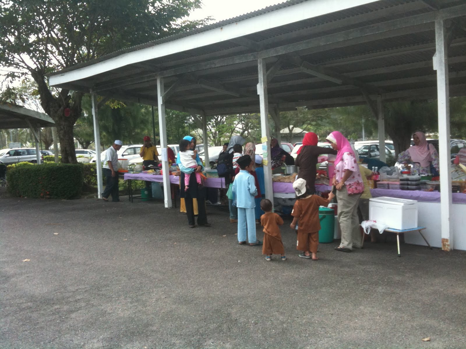 WalkWalkFindEat: Karnival Jualan @ Perkarangan Surau Rantau Petronas