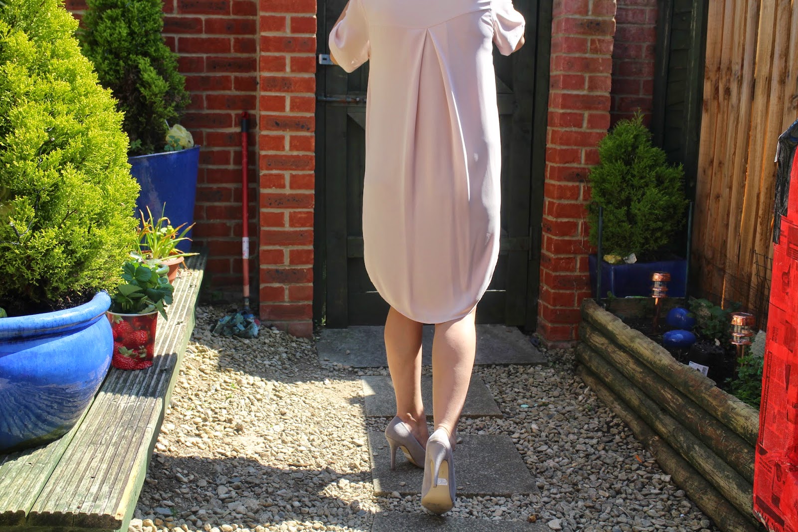 Topshop, maternity style, how to dress when pregnant, street style, Drape dress, spring summer look, OOTD, matalan shoes, matalan, fashion, fashion style, 