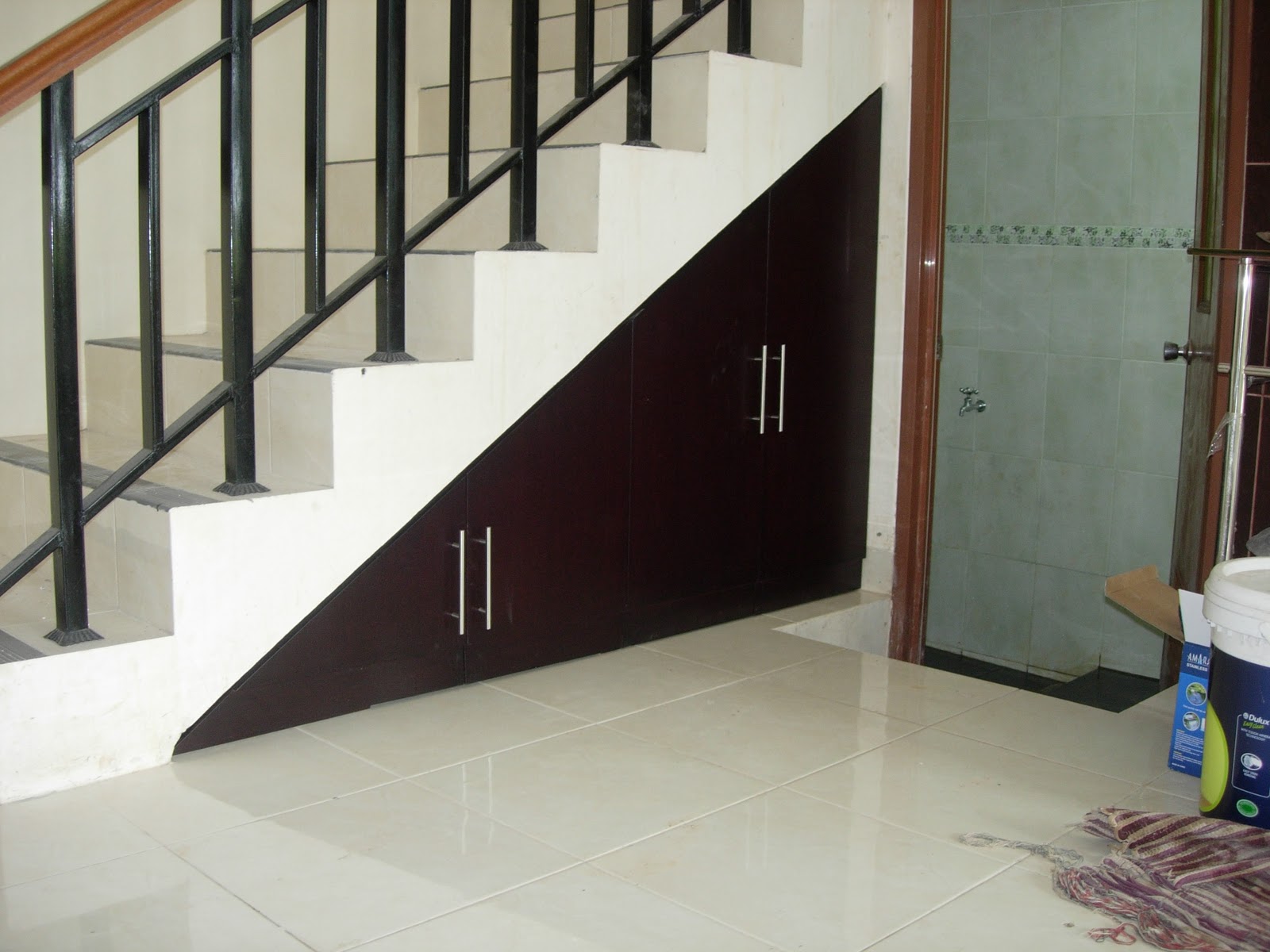 LEMARI BAWAH TANGGA LAZUARDIE FURNITURE