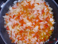 Lasaña de carne a la boloñesa-sofriendo cebolla y pimiento