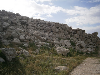 Ανατολική Πύλη και τα Τείχη της Μυκηναϊκής Ακρόπολης της Μιδέας