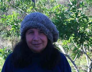 gorro de lã de ovelha mulher vestindo gorro de lã de ovelha
