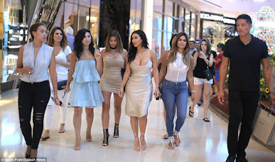 1a5 Kim Kardashian and her squad go shopping in Vegas