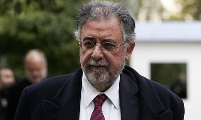 Πανούσης: Ο Βαρουφάκης διέπραξε το αδίκημα της εσχάτης προδοσίας  