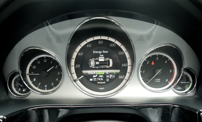 Mercedes-Benz E300 BlueTec Hybrid instruments