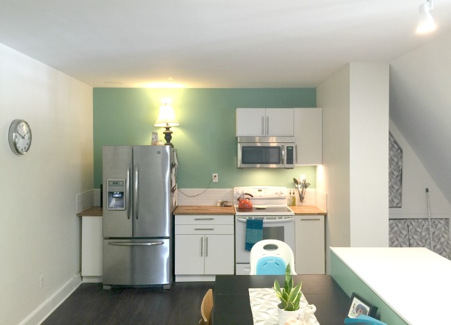 A DIY kitchen renovation in an apartment www.homeroad.net