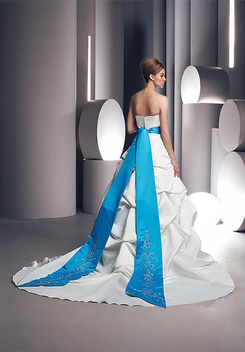 WhiteAzalea Elegant Dresses Beautiful Wedding Dresses with Blue Accents