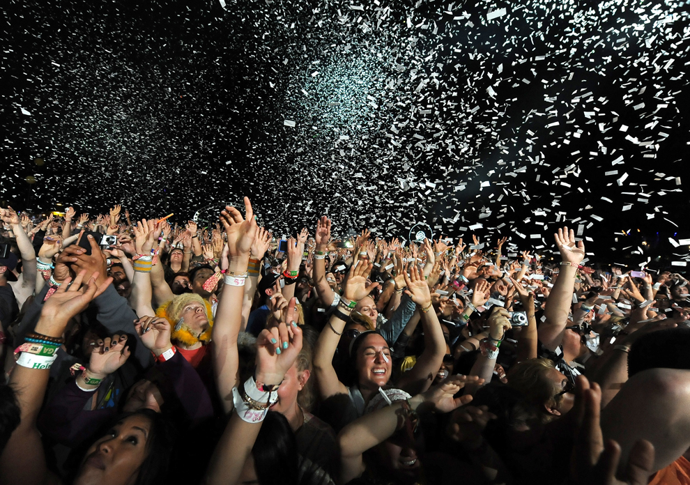 футбольные трибуны. Fans b. Fans b. болельщики фк спартака на трибунах. герта болельщики.