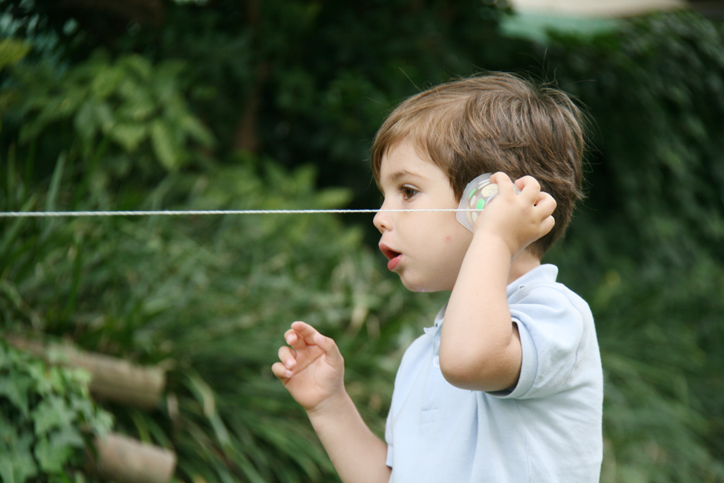 escuchando-telefono-casero.jpg