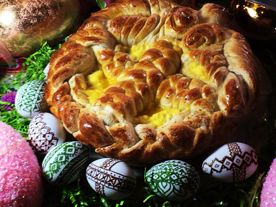 Vegetarian Yogini: Pasca- Traditional Moldovan Easter Bread