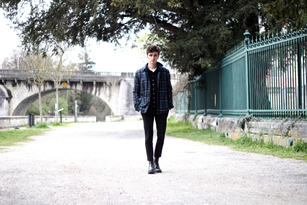 BLOG_MODE_STYLE-homme-masculin-angouleme-musee-de-la-bd-bande-dessinee-elegant-veste-balibaris-tartan-cardigan-agnesb-boots-dries-van-noten-fashion - 3