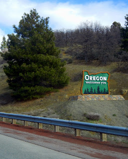 Welcome to Oregon sign on I-5