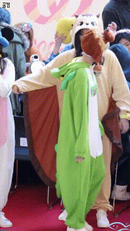 같이 놀면 애기가 되는 정연이와 쯔위 | 인스티즈