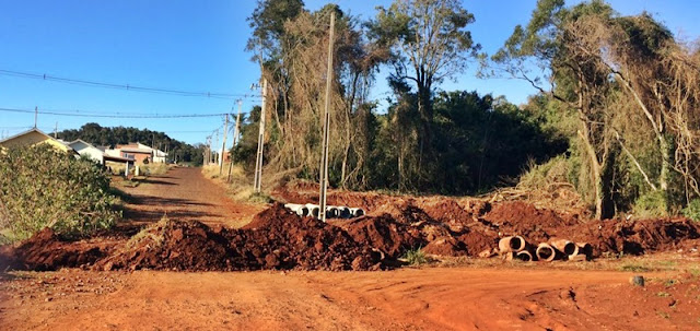 Roncador: Serviço particular impede rua e deixa moradores sem água