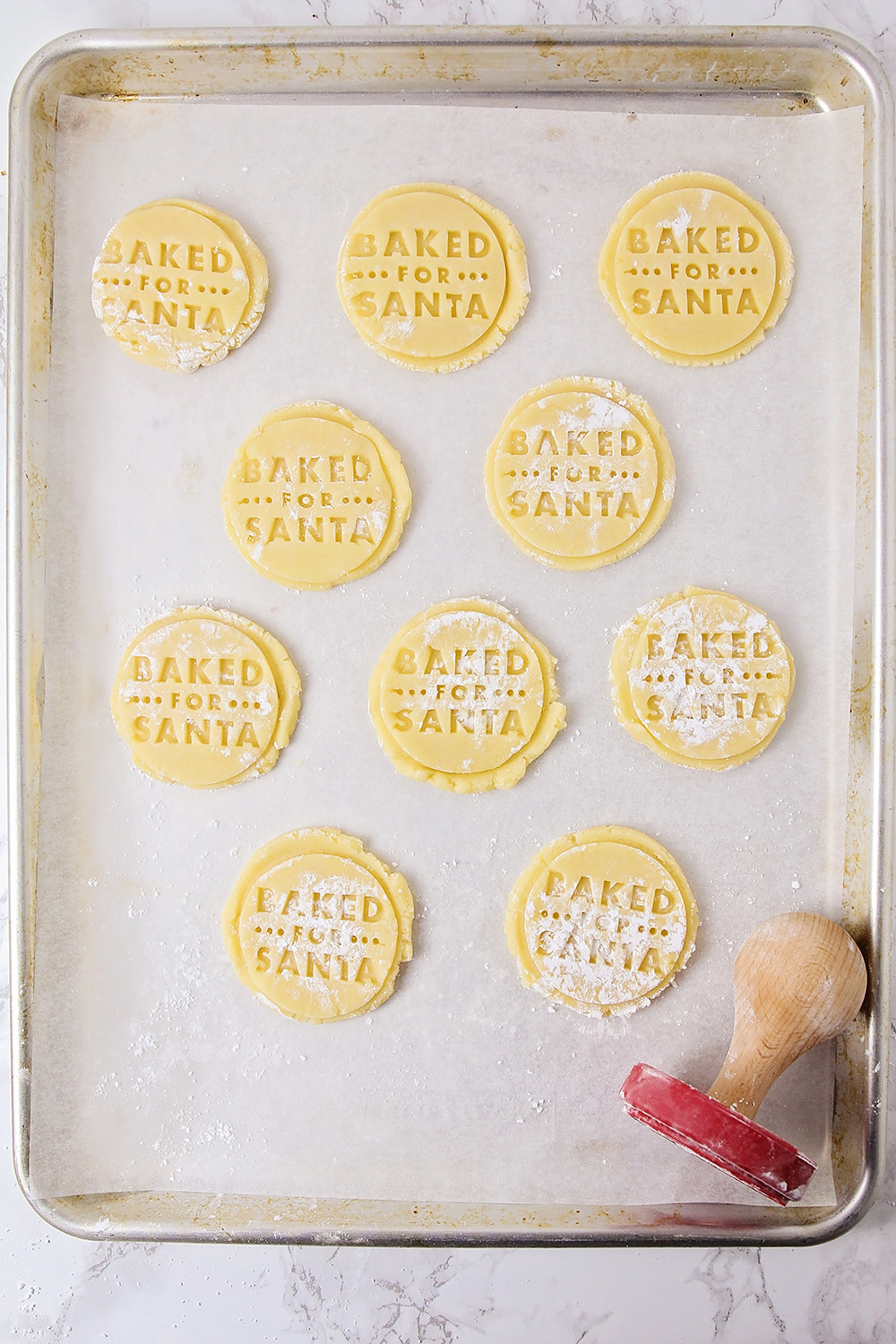 These crisp and buttery vanilla almond shortbread cookies are so adorable, and so delicious!
