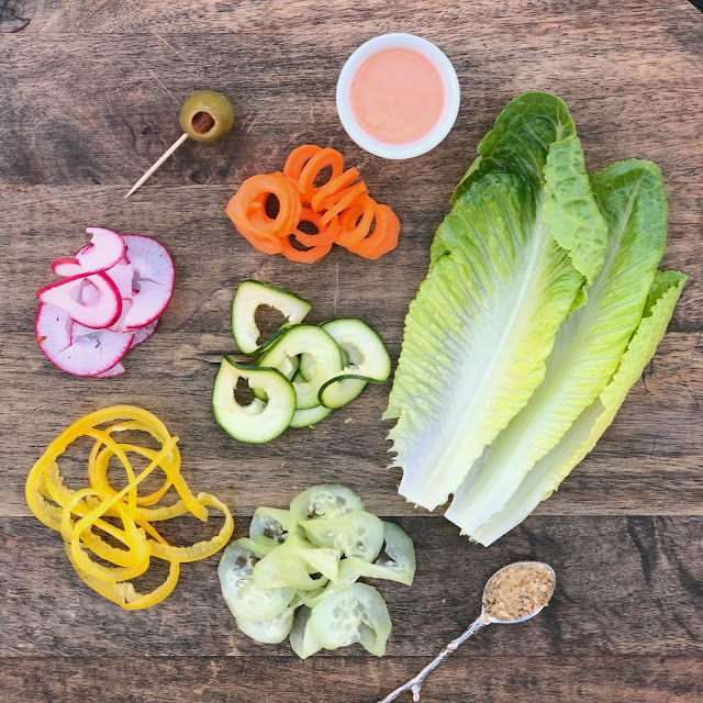 Spiralized Veggies and secret spices are the key to this amazing Vegetable Sandwich Recipe | www.jacolynmurphy.com