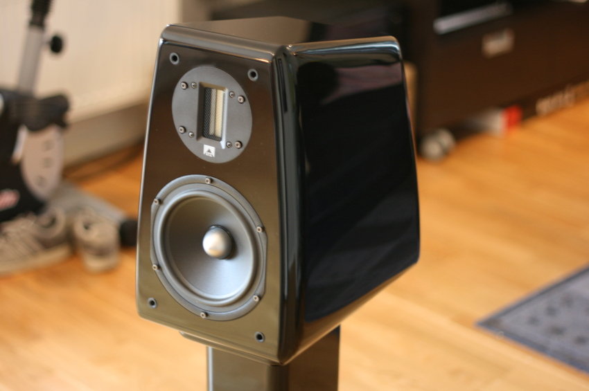 Living Audio XTZ 99.26 mkII Piano HighEnd Monitor Speaker。
