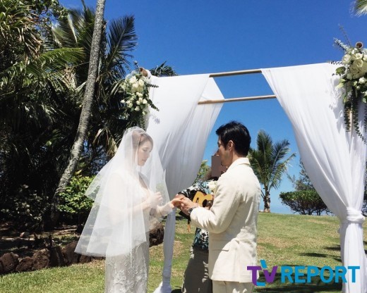 Netizen Buzz Kahi Finally Holds Her Small Wedding In Hawaii