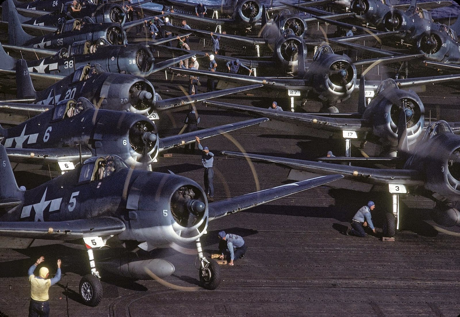 http://3.bp.blogspot.com/-bEMK0jZZ_EY/VLacVmgT6oI/AAAAAAABOMo/RnaiVpR_-A4/s1600/Rare+Color+Photographs+from+World+War+II+(8).jpg