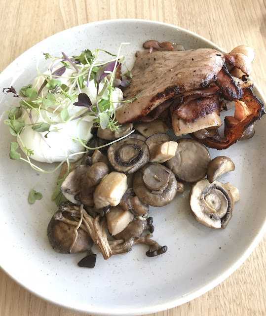 Long Story Short, Port Melbourne, bacon, mushrooms, poached eggs