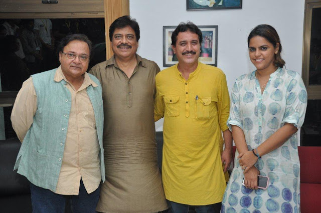 Original, hilarious yet a captivating ‘Massage’ of all emotions was seamlessly presented by Rakesh Bedi at the 5th Veda session at Whistling Woods International Original, hilarious yet a captivating ‘Massage’ of all emotions was seamlessly presented by Rakesh Bedi at the 5th Veda session at Whistling Woods International