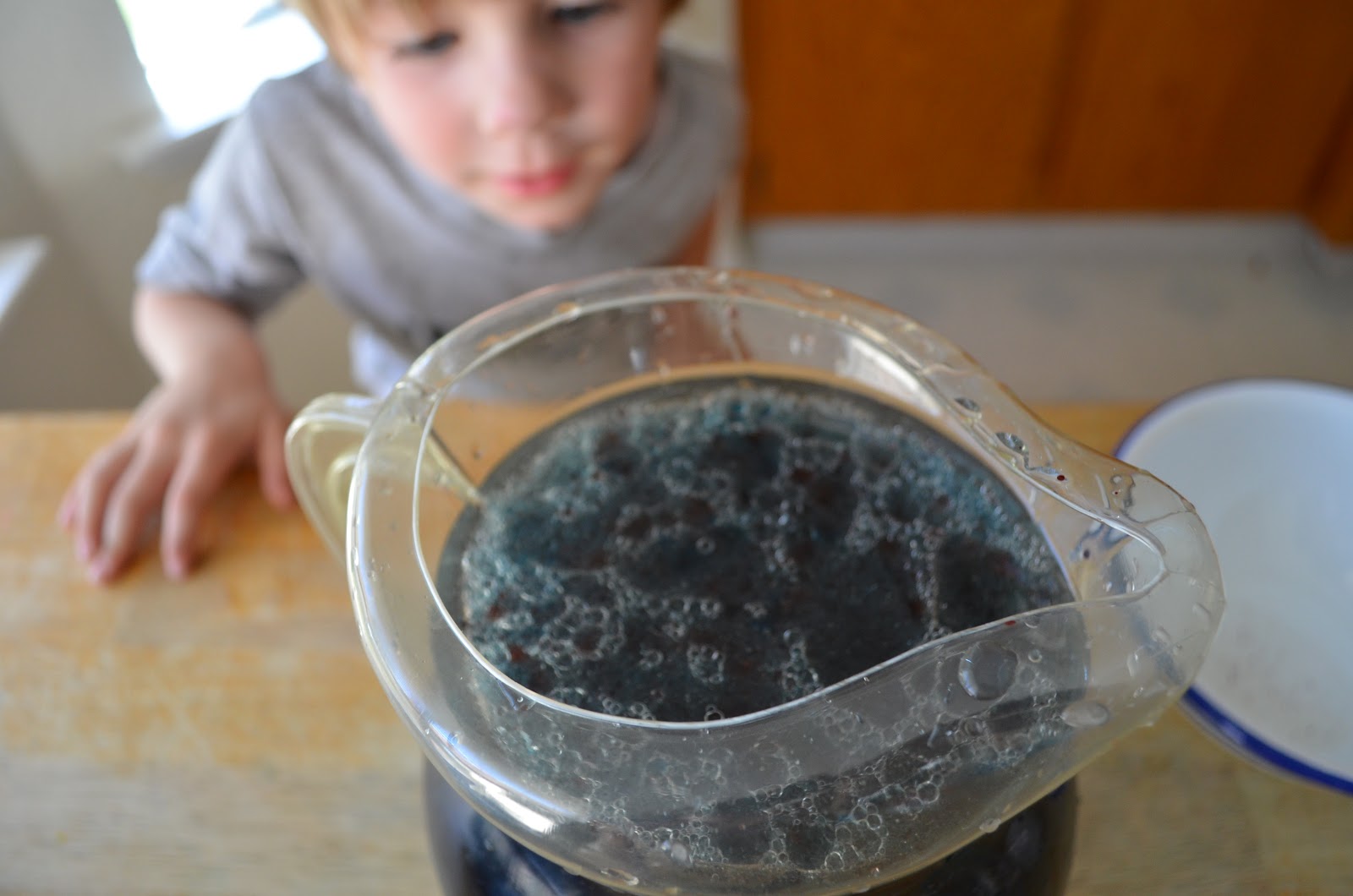 Crafty Mom of 3 Oil, Water, and Food Coloring Exeriement