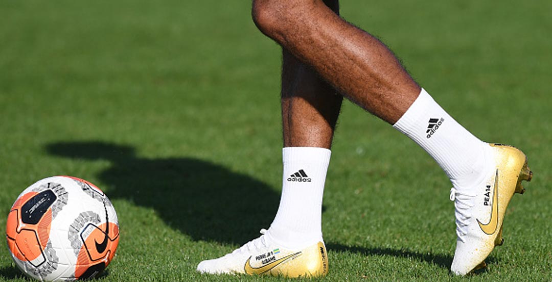 neutral Específicamente persona Aubameyang To Wear Special Nike Mercurial Boots In Premier League Return -  Footy Headlines