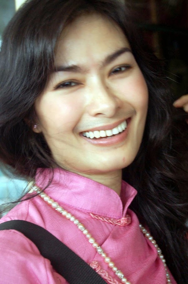 Biodata Iis Dahlia Profil Foto dan Agamanya Lengkap | Gambar Foto Artis Hot