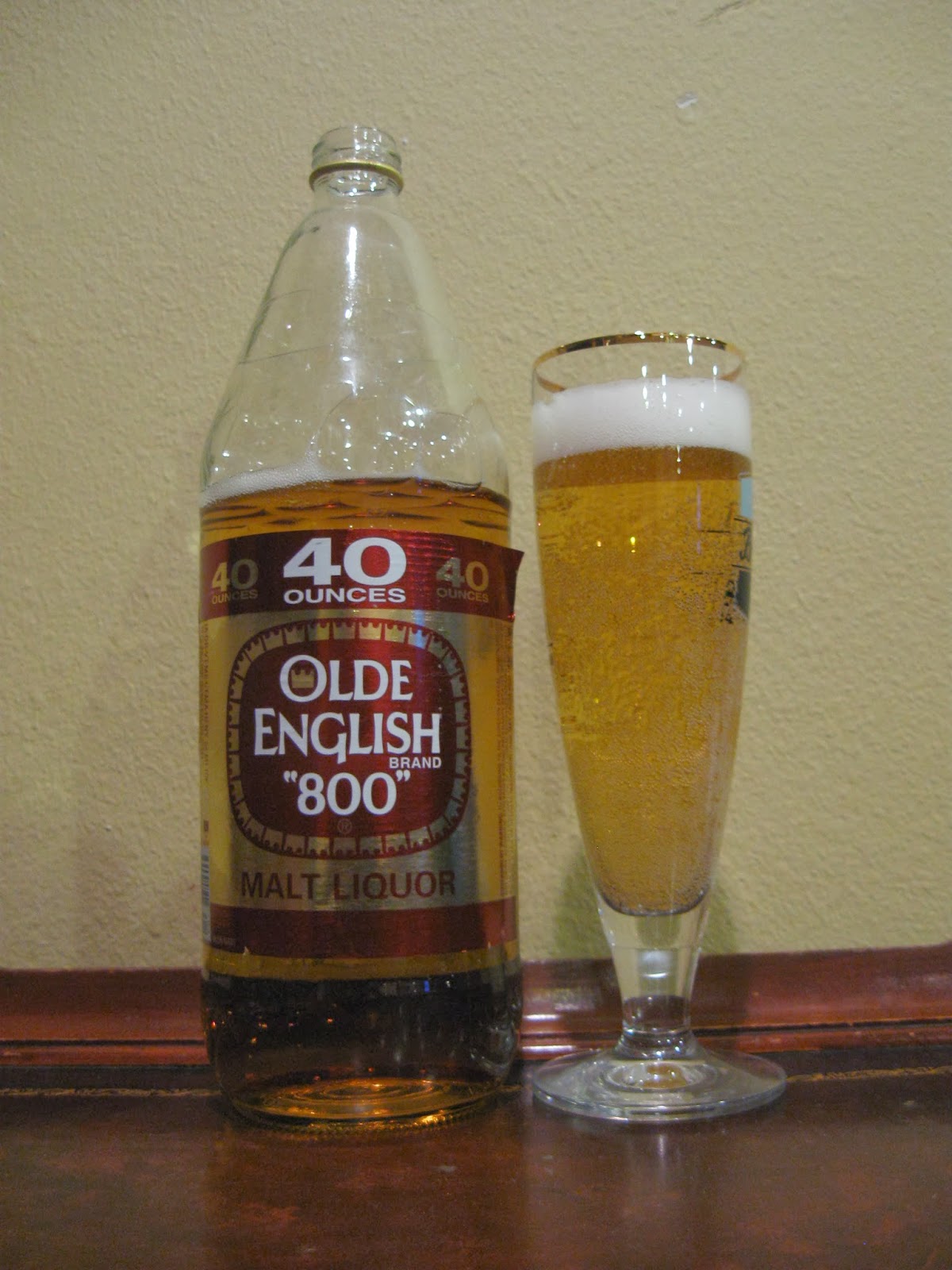 Didst old english. Пиво Олд Инглиш. 40 Oz пиво. Olde English 800. Пиво дома.