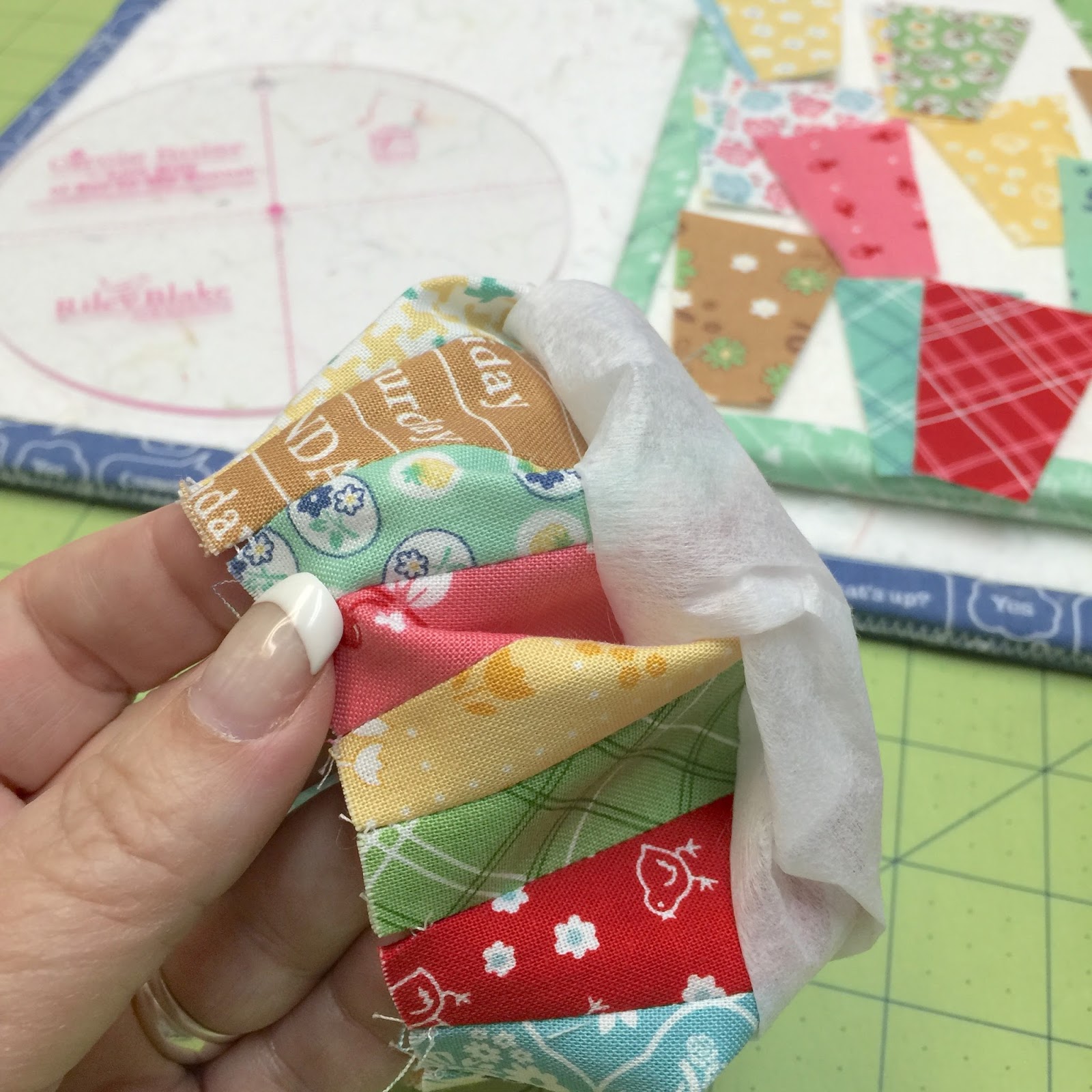 Bee In My Dresden Plate Tutorial using Sew Simple Shapes