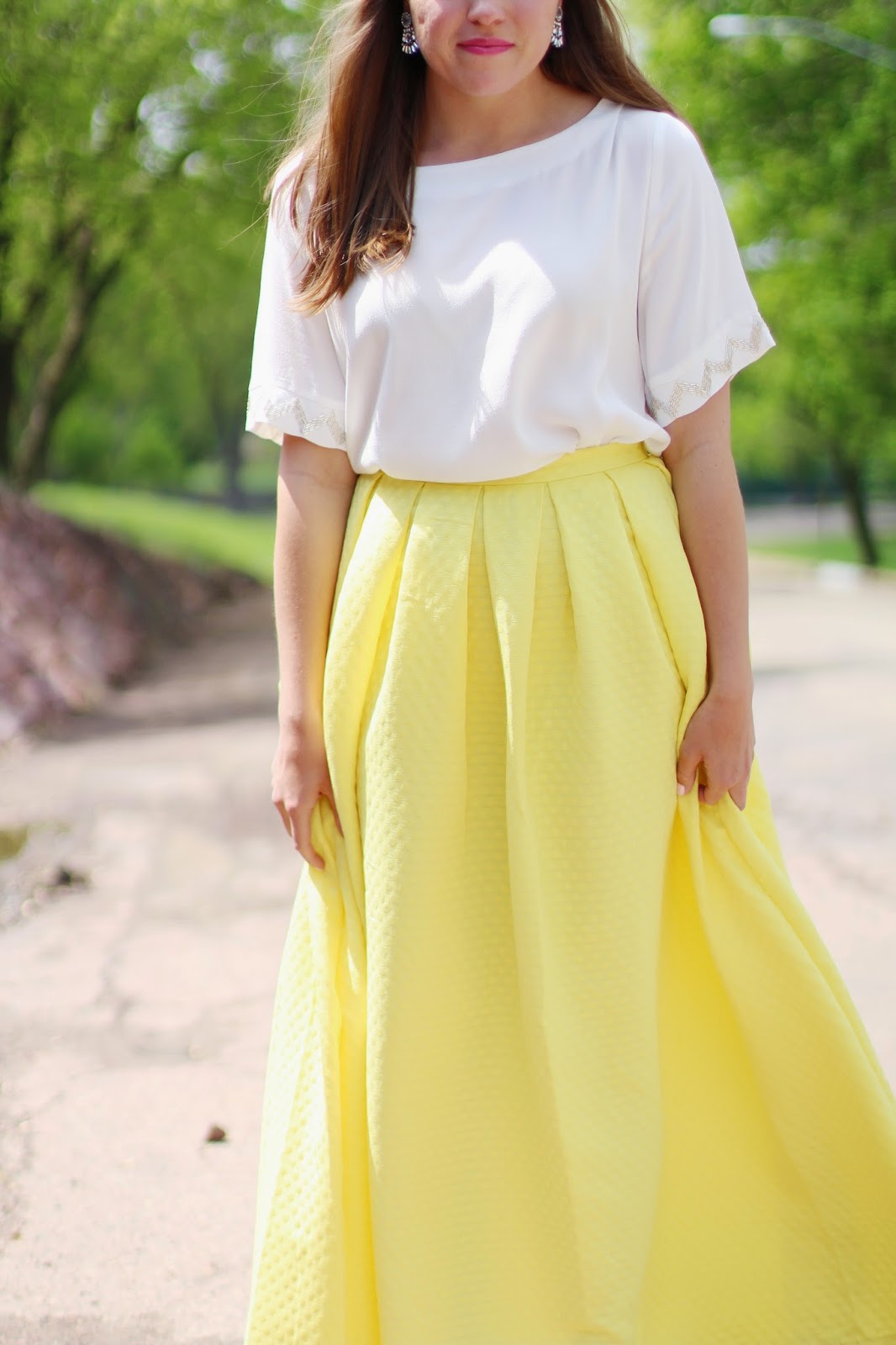 Mustard Skirt White Top | vlr.eng.br