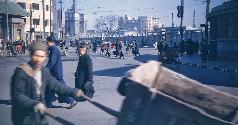 Beautiful Color Photos That Capture Daily Life in Shanghai