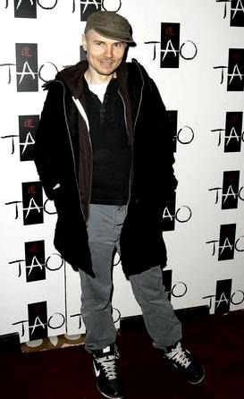 Billy Corgan Foto de Billy Corgan con abrigo